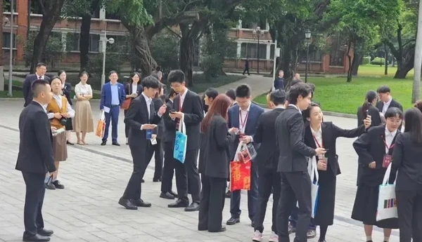 马英九参访黄花岗七十二烈士墓园、黄埔军校、中山大学
