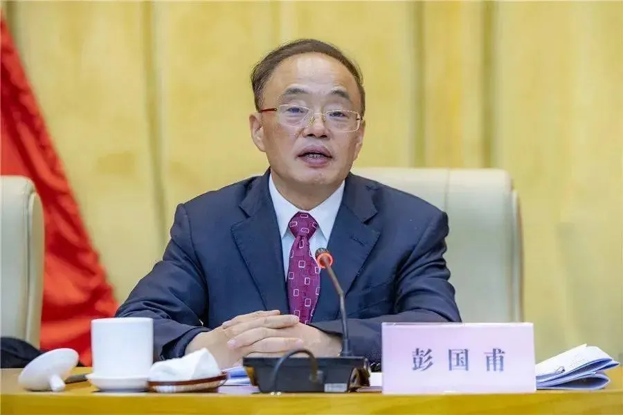 喜欢爆粗口的高官,从教授沦为“老虎”