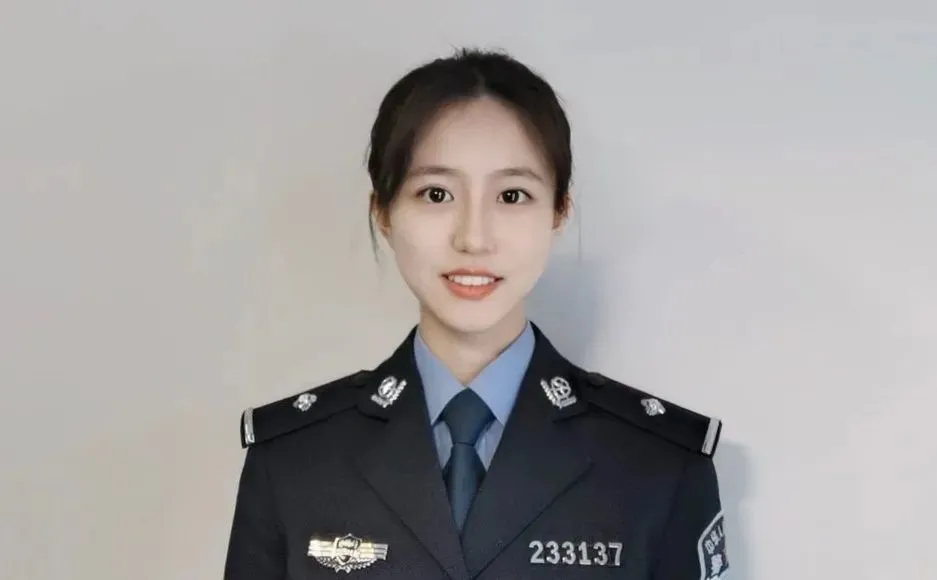 28岁的她,被赞“最甜”警花