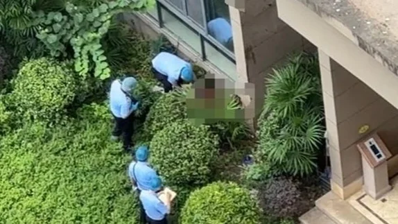 重庆警方:男子杀妻跳楼,高坠中躯体分离