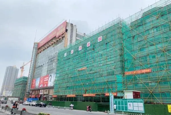 南京一知名商业街为何烂尾多年未完工?官方回复:续建难度大