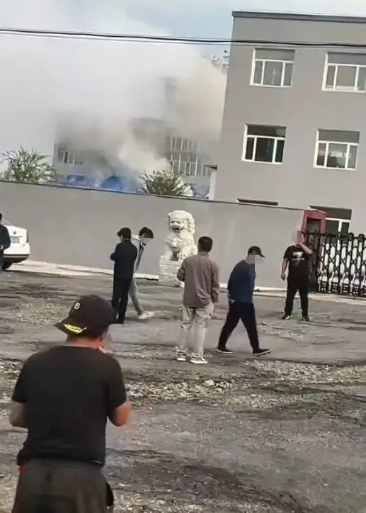 吉林一工厂气体泄漏,附近学生疑紧急撤离,当地回应