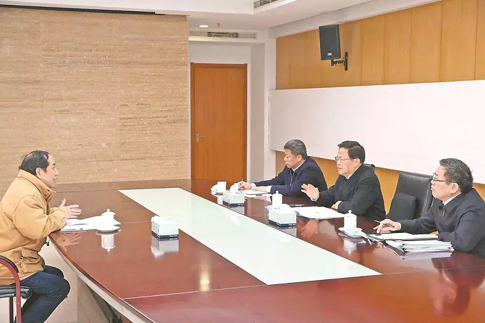 省委书记现场办公 为企业解难