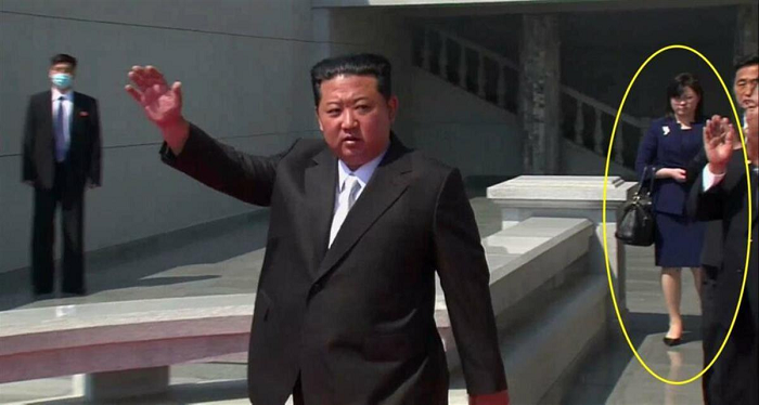 金正恩身边出现一名拿包女子 疑为其新高级助手
