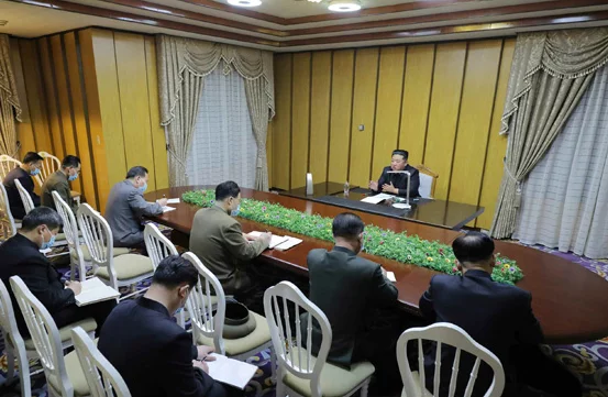 朝鲜近期出现35万发热病例 金正恩视察国家紧急防疫司令部