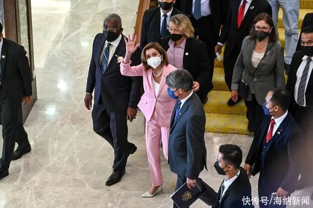 美底牌已打完，解放军首次围台“封岛”，美媒怒斥佩洛西极端鲁莽