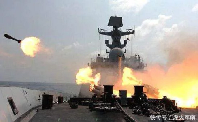 辽宁舰实弹射击画面首次公开，火力全开的样子，国人看后激动不已