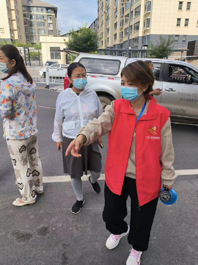 铿锵玫瑰,护民平安 ——致敬最美“逆行者”
