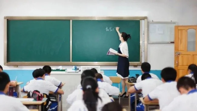 “全体家长同意”的8万元班费为何引质疑？