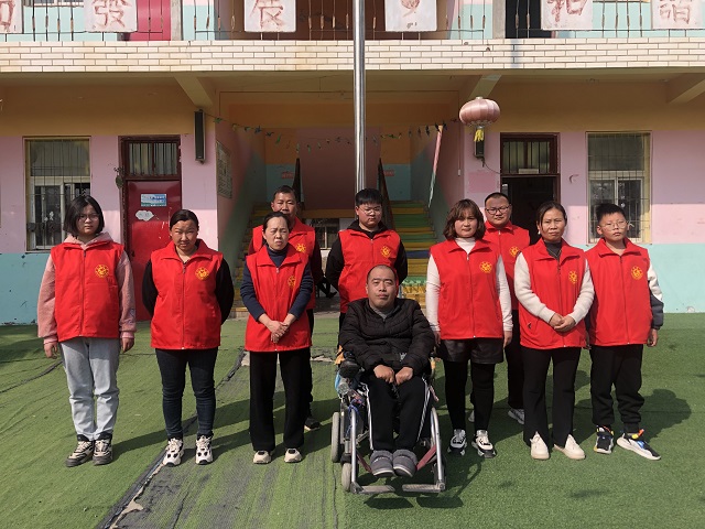 志愿服务进校园 雷锋精神代代传