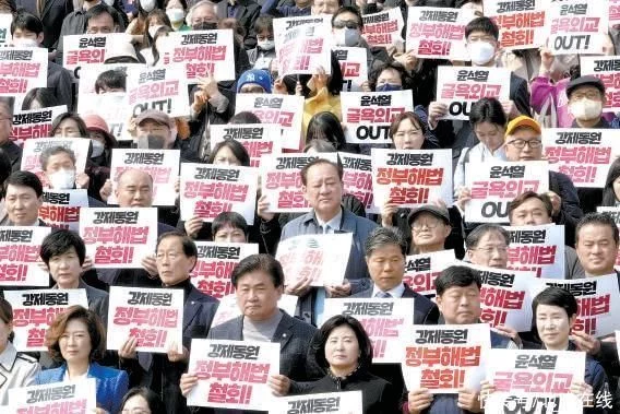 韩政府“代赔”方案激怒受害者，韩国最大在野党要求总统道歉并撤回方案！