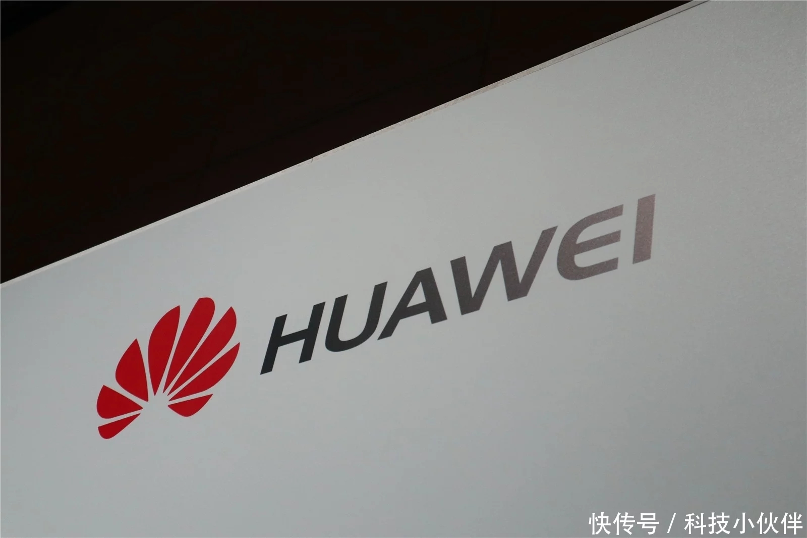 全面完成！两大中企接连官宣，拜登猝不及防，外媒：更严重的情况还在后面