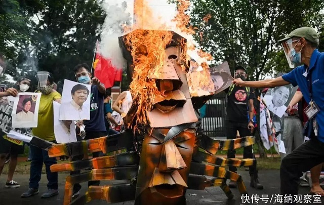 风向变了，菲律宾爆发反美游行，上万民众示威，马科斯紧急表态